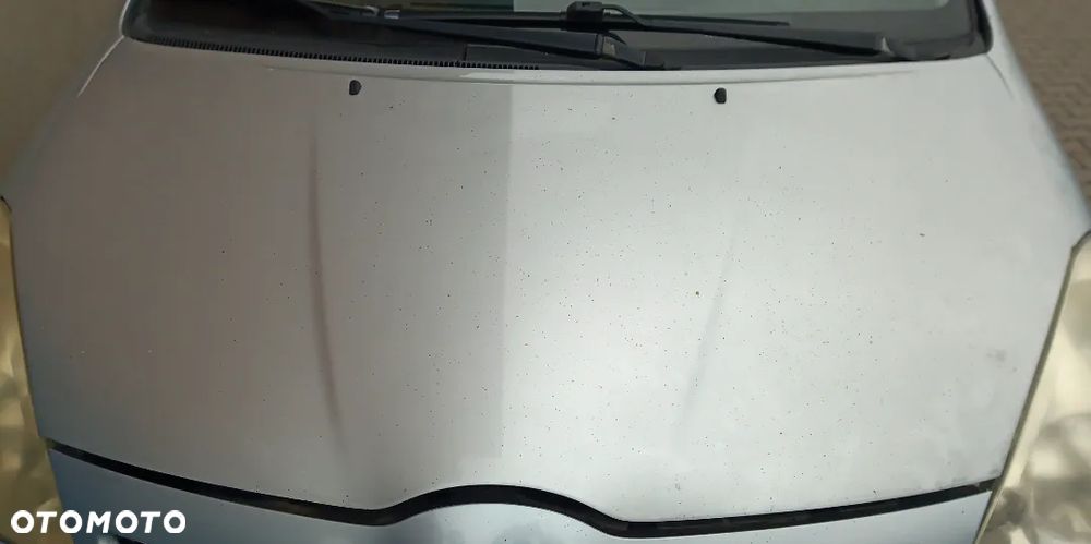 Toyota Corolla Verso maska 04-08 8S1 - 1