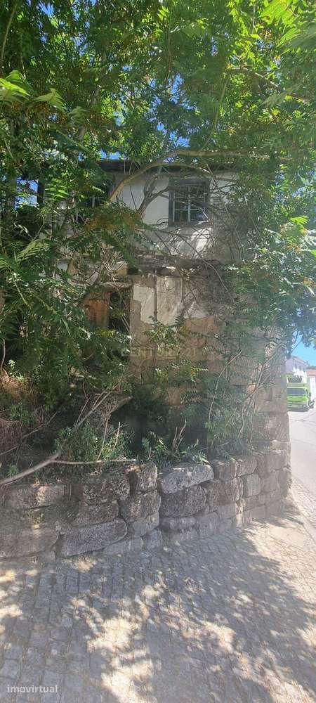 Oportunidade em Beijós: Casa para recuperar em Viseu - Grande imagem: 2/3