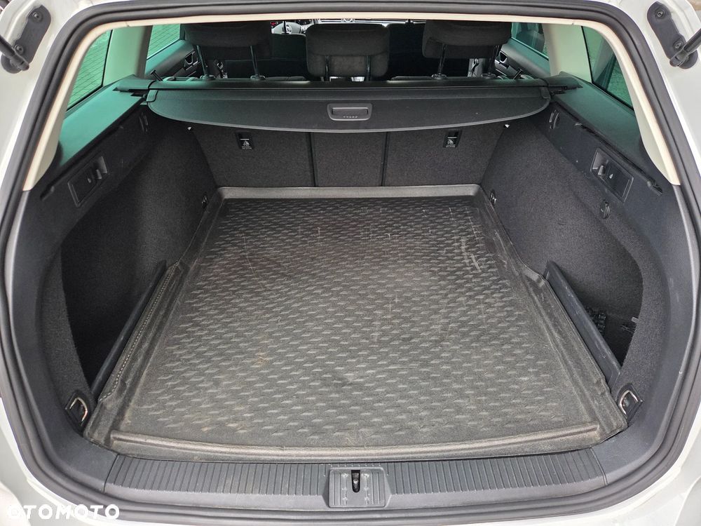 Volkswagen Passat 2.0 TDI (BlueMotion Technology) Comfortline - 9