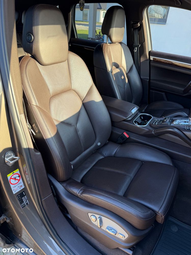 Porsche Cayenne - 10