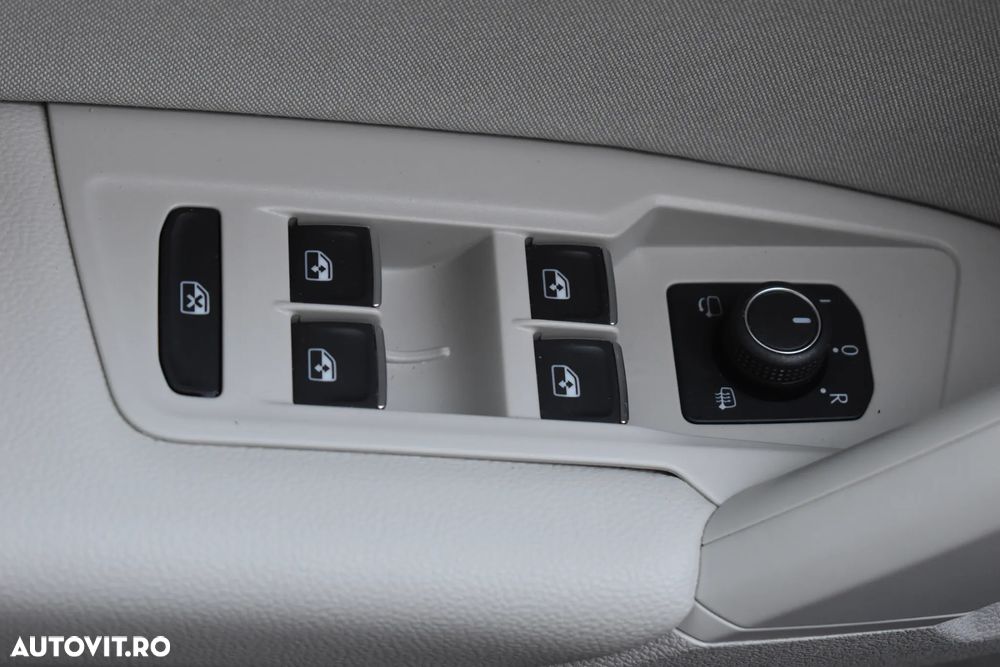 Volkswagen Tiguan 2.0 TDI SCR 4MOTION DSG Elegance - 36