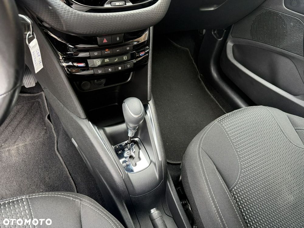 Peugeot 208 - 22