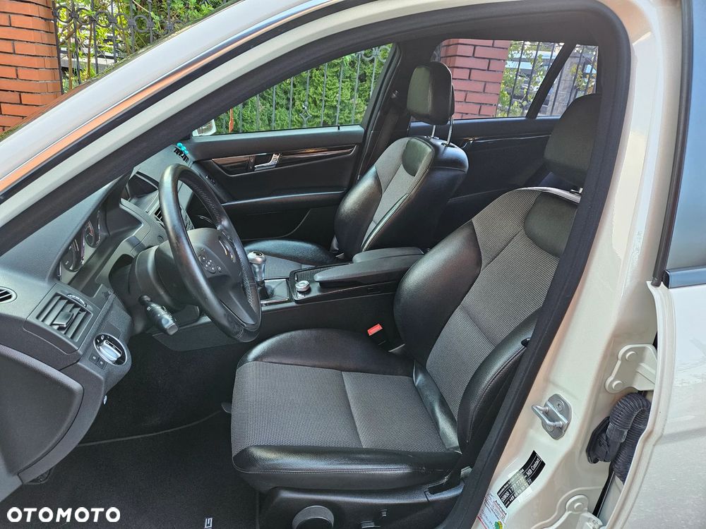 Mercedes-Benz Klasa C 180 CGI BlueEFFICIENCY SPORT EDITION - 6