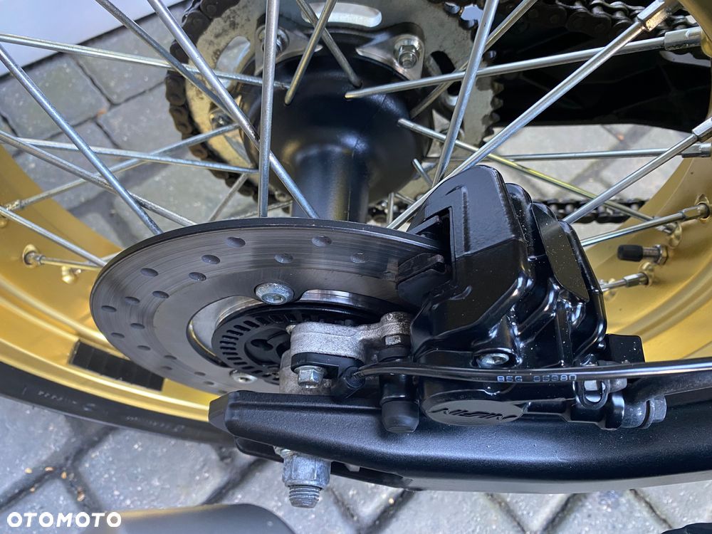 Yamaha XSR - 24