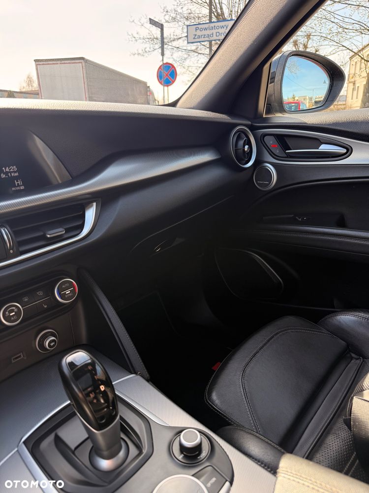 Alfa Romeo Stelvio 2.0 Turbo 16V AT8-Q4 Ti - 12