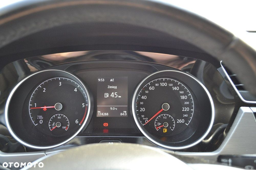 Volkswagen Touran - 24