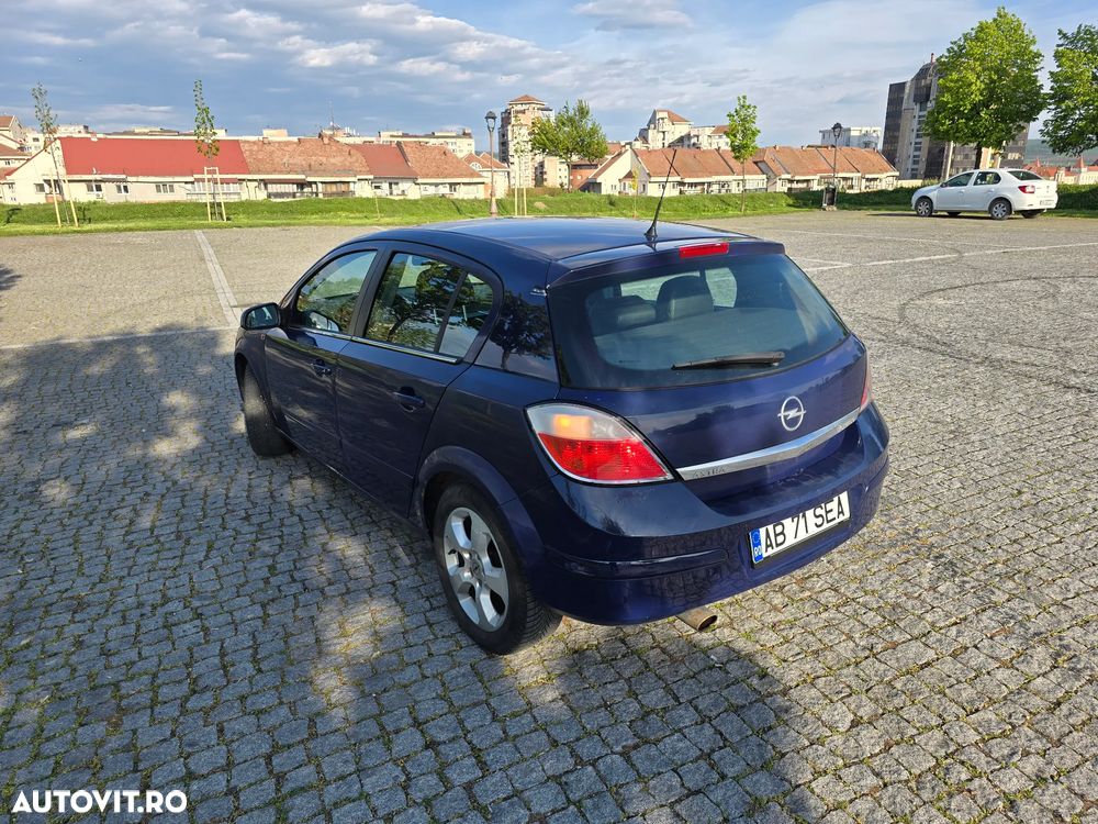 Opel Astra 1.6i Sport - 4