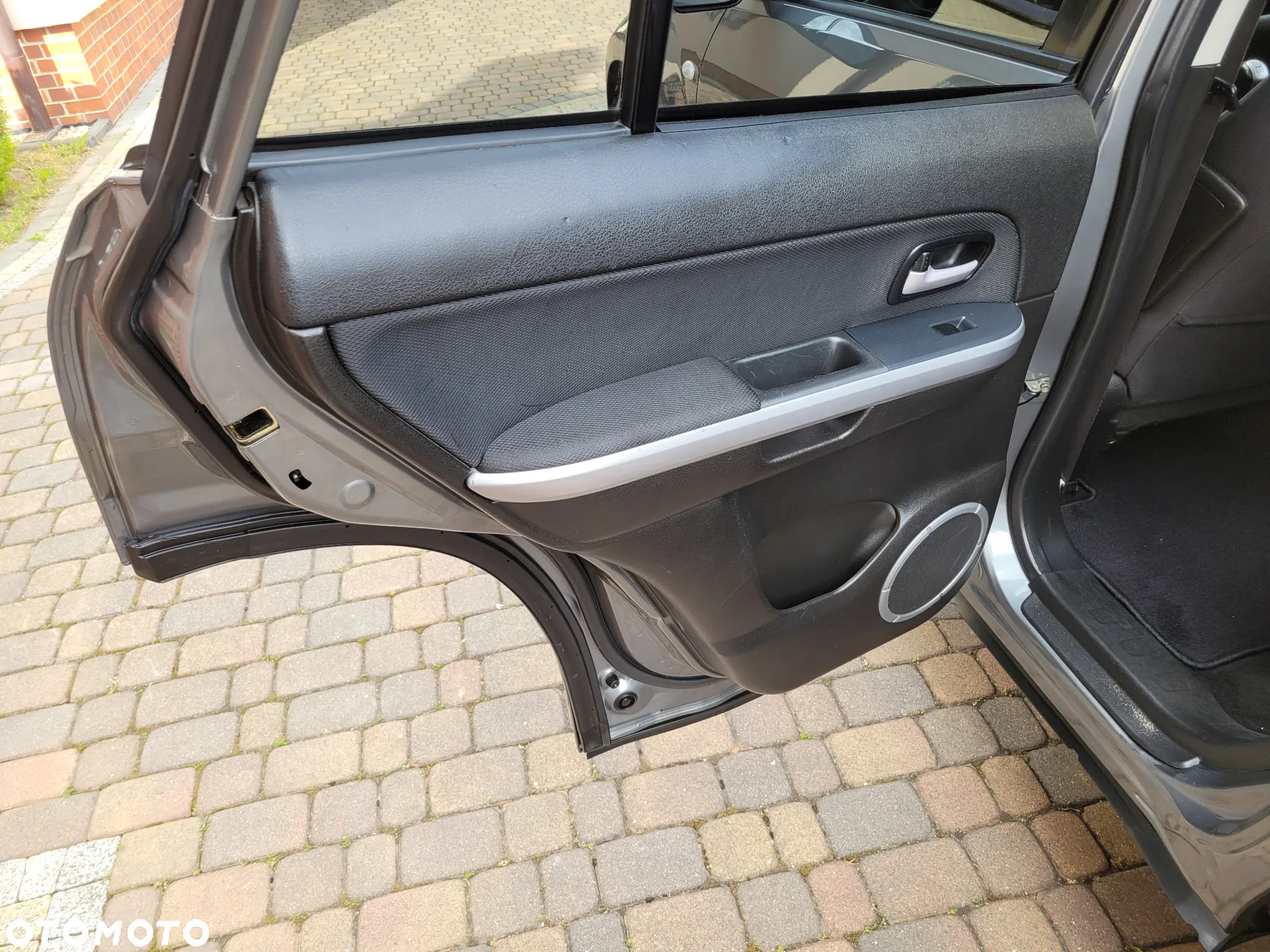 Suzuki Grand Vitara 2.0 Comfort + - 23