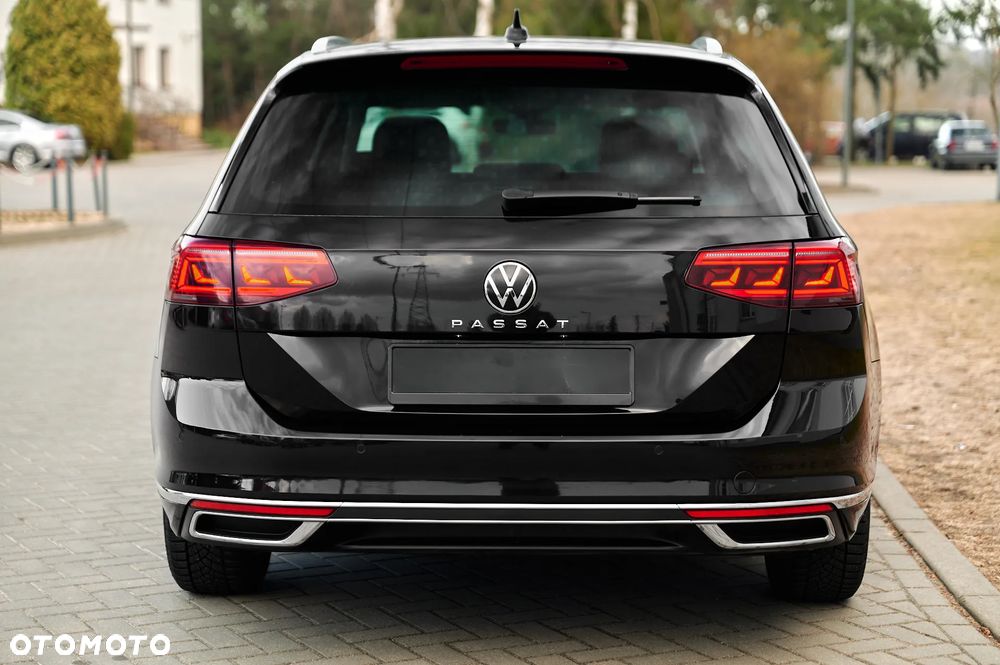 Volkswagen Passat Variant 2.0 TDI EVO Elegance DSG - 10