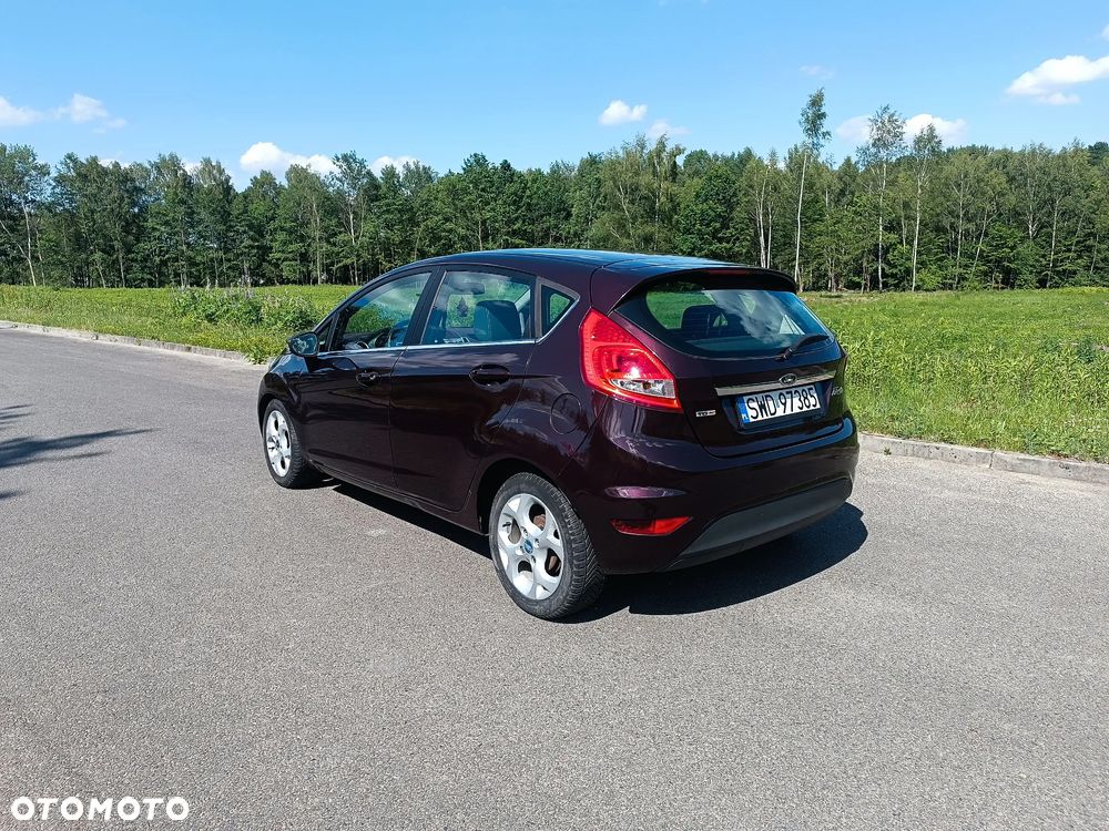 Ford Fiesta 2009 photo 2