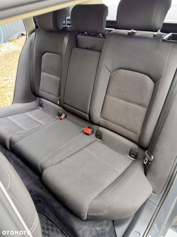 Volkswagen Passat - 31