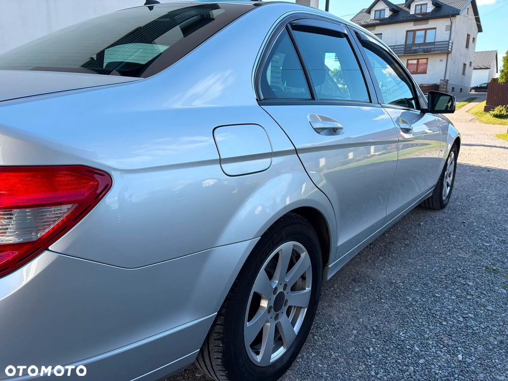 Mercedes-Benz Klasa C 180 Kompressor BlueEFFICIENCY - 23
