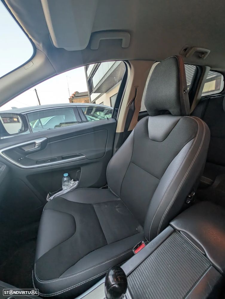 Volvo XC 60 2.4 D Drive Momentum - 15