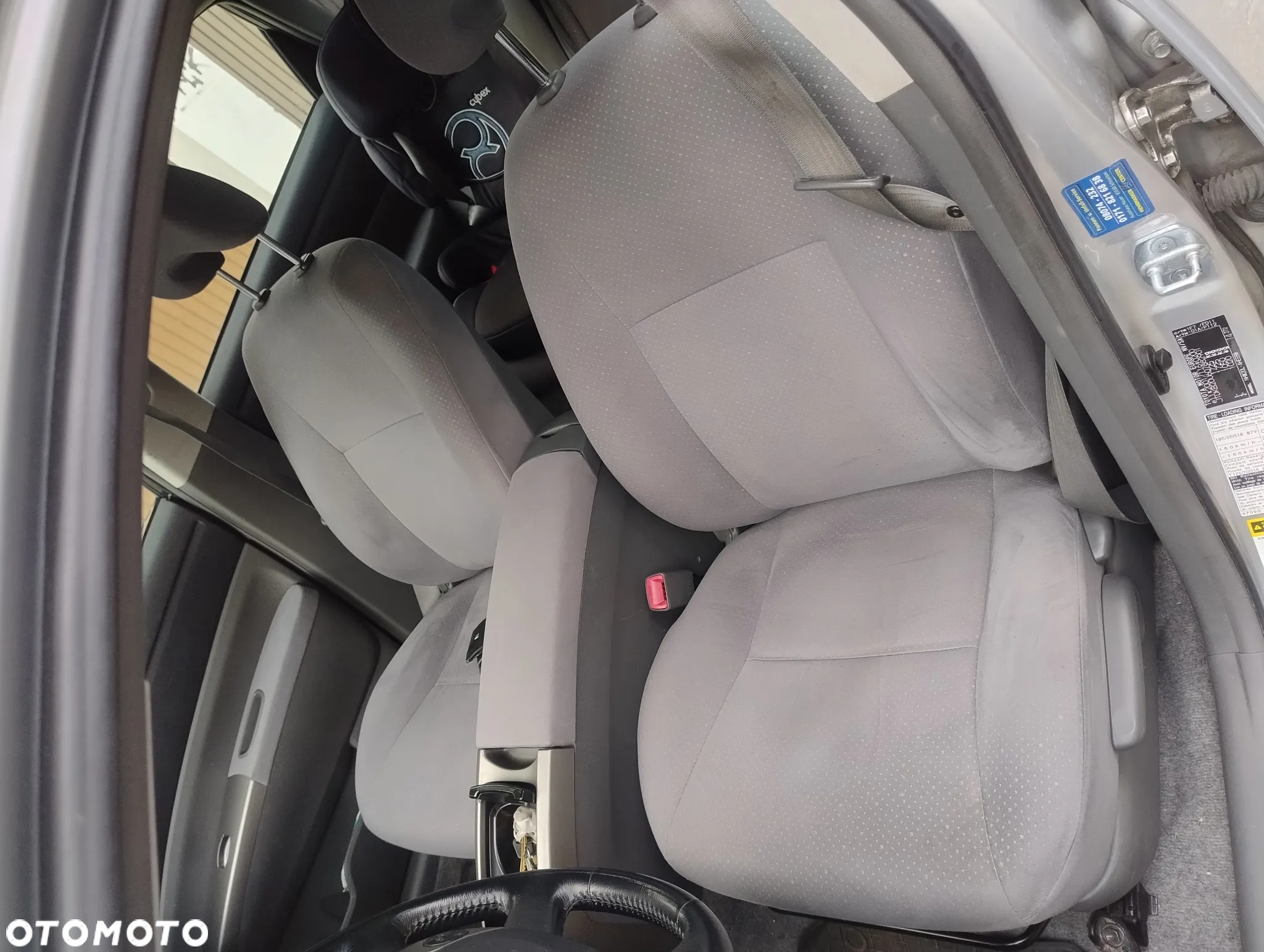 Toyota Prius (Hybrid) Sol - 13