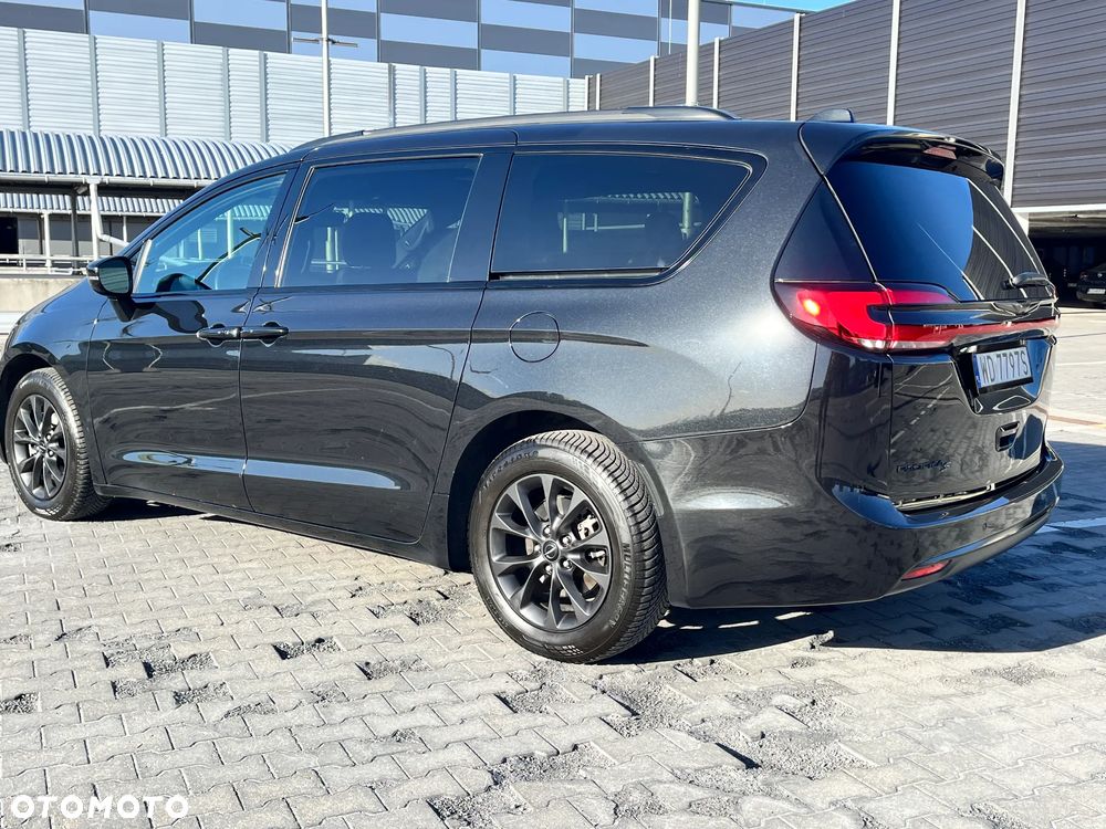 Chrysler Pacifica - 12