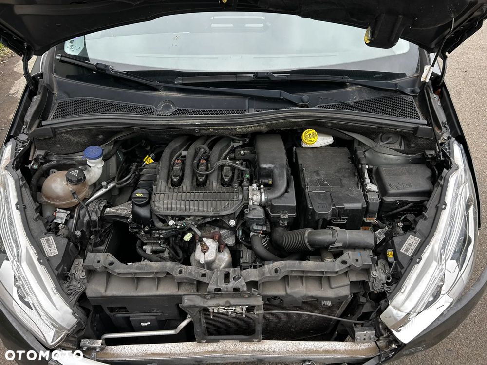 Peugeot 208 - 6