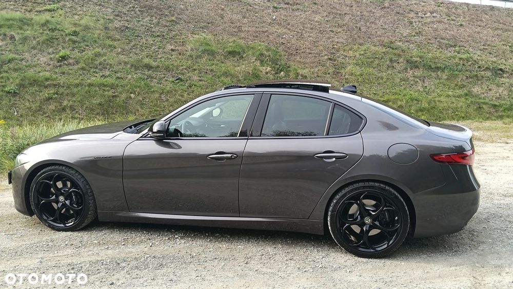 Alfa Romeo Giulia 2017 photo 5