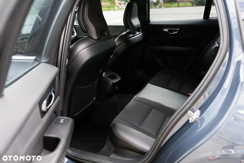 Volvo V60 D3 Momentum Pro - 11