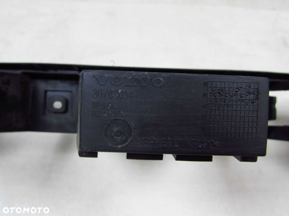VOLVO V50 04-13 SLIZG SRODKOWY MOCOWANIA ZDERZAKA TYL 30763014 - 4