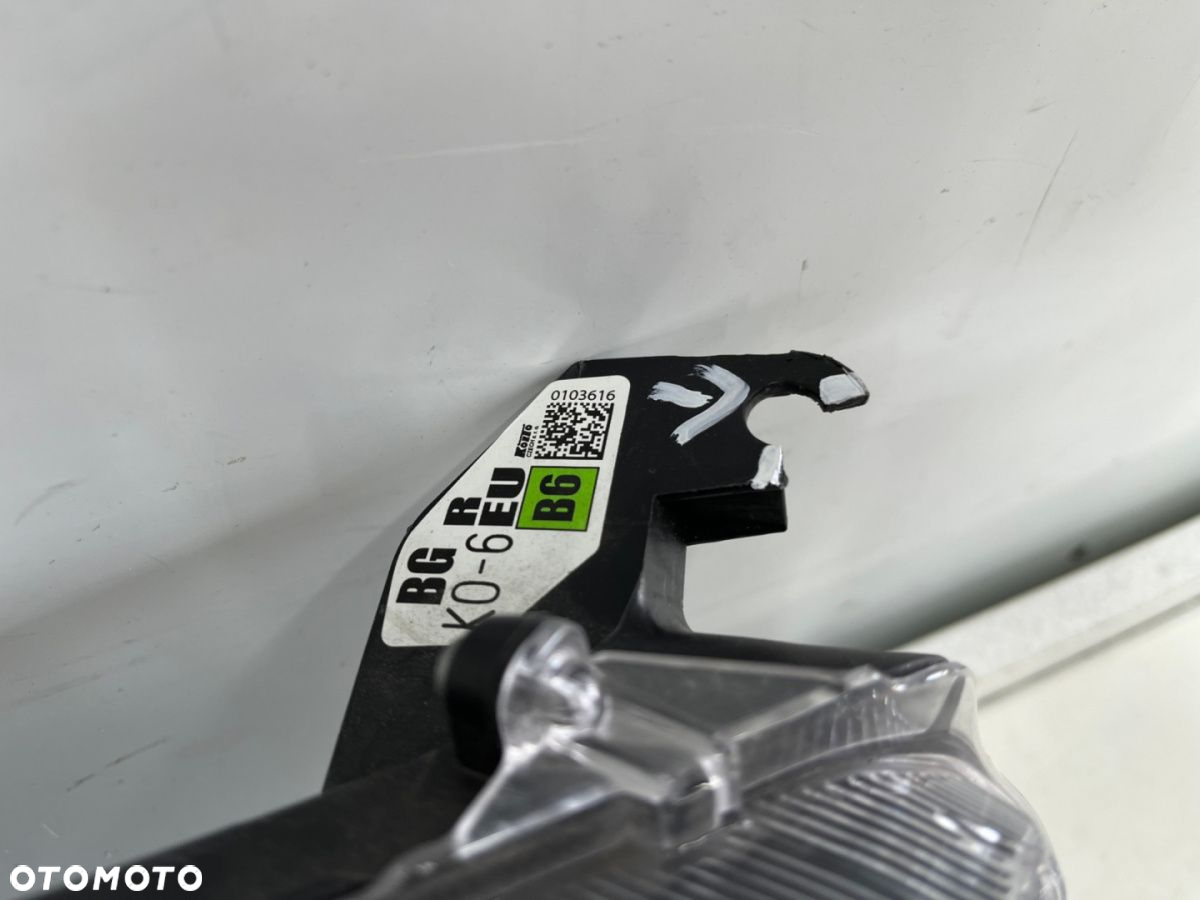 Lampa reflektor Toyota Yaris IV 4 19r.-> prawa przednia oryginał - 8