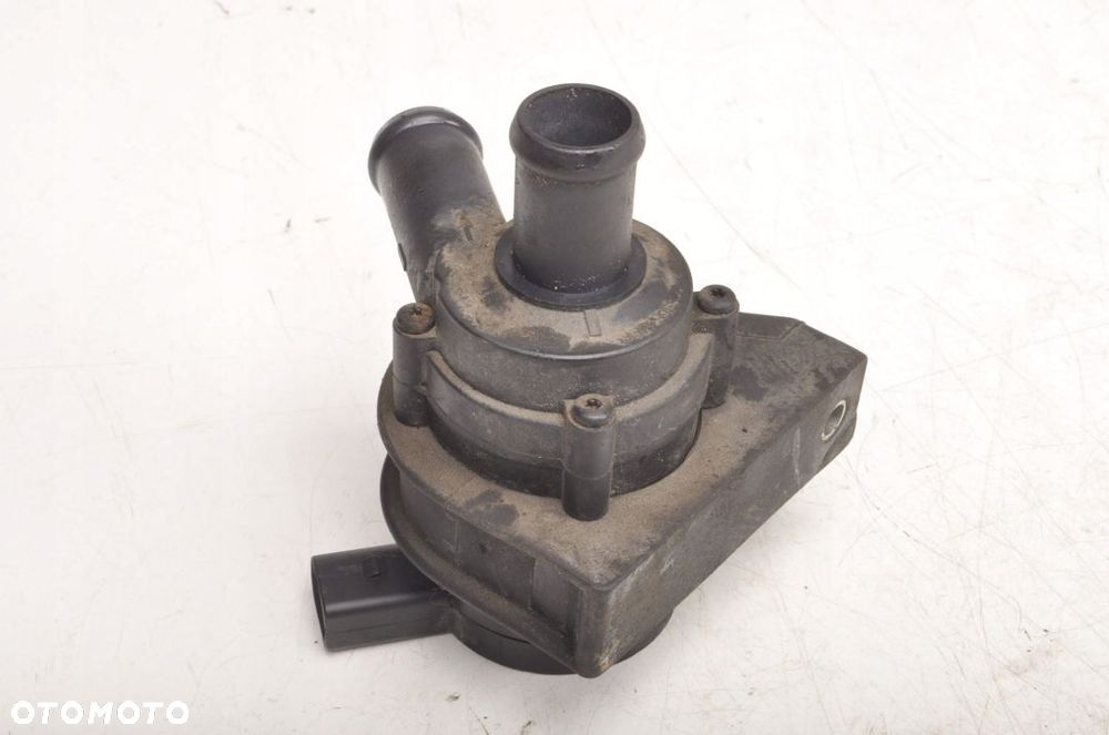 AUDI A4 B8 1.8 TFSI POMPKA WODY 06H965561 - 1