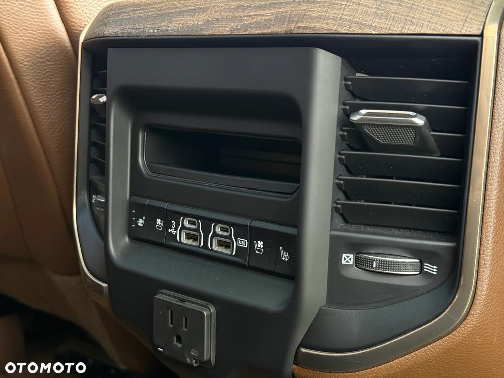 RAM 1500 Crew Cab Longhorn - 36