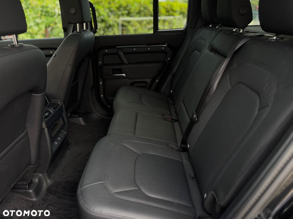 Land Rover Defender - 25