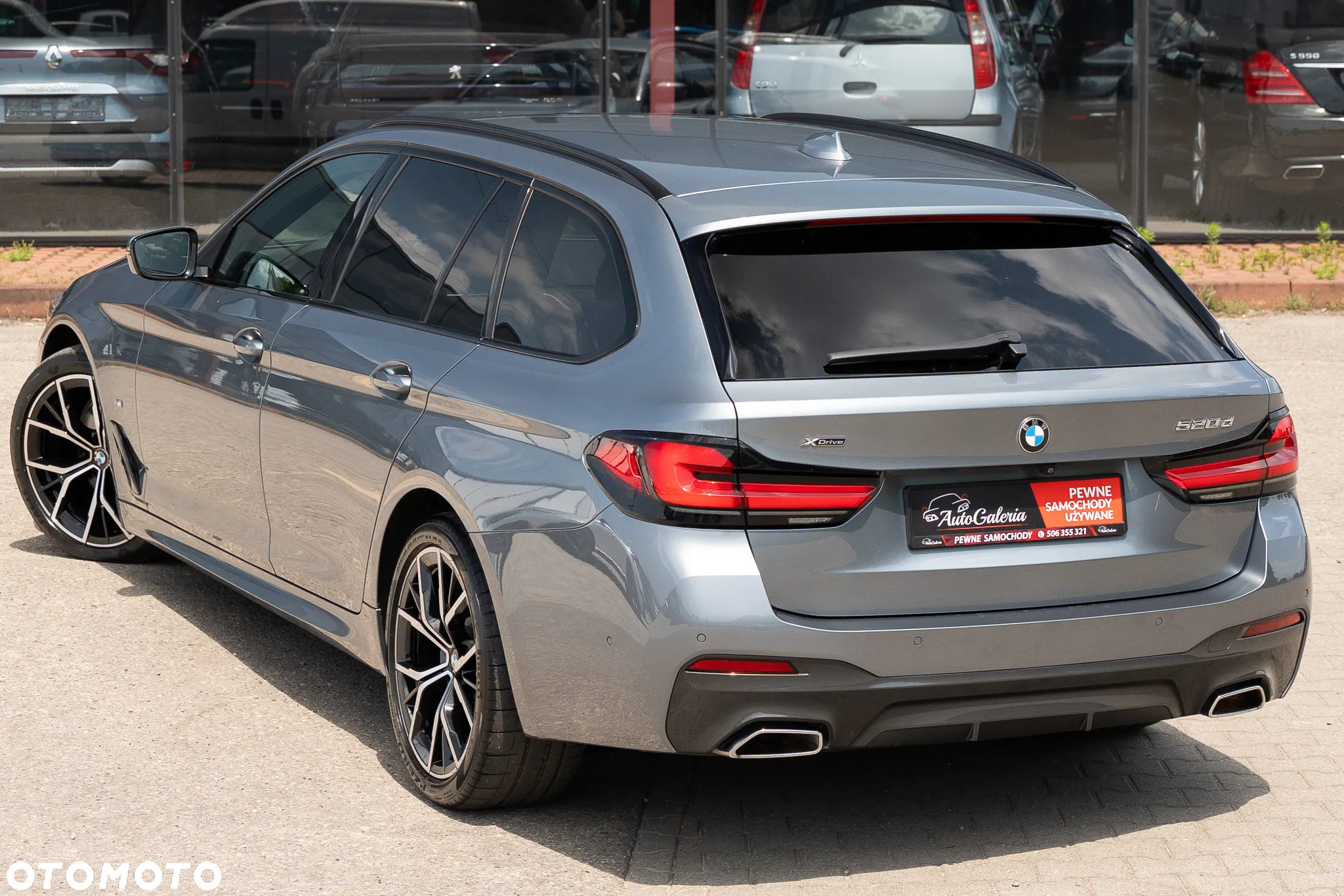 BMW Seria 5 520d xDrive Touring M Sport Edition - 11