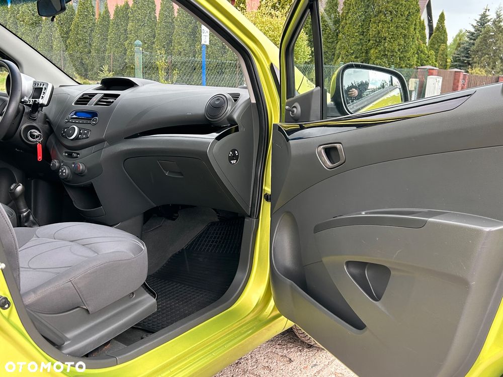 Chevrolet Spark 1.0 - 25