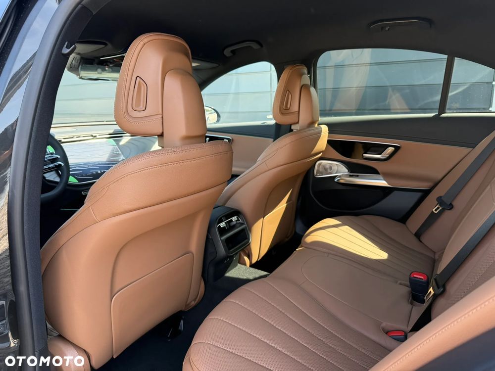 Mercedes-Benz Klasa E 200 mHEV 4-Matic AMG 9G-Tronic - 12