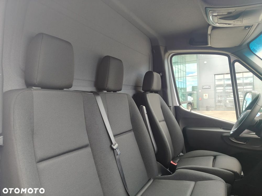 Mercedes-Benz Sprinter - 11