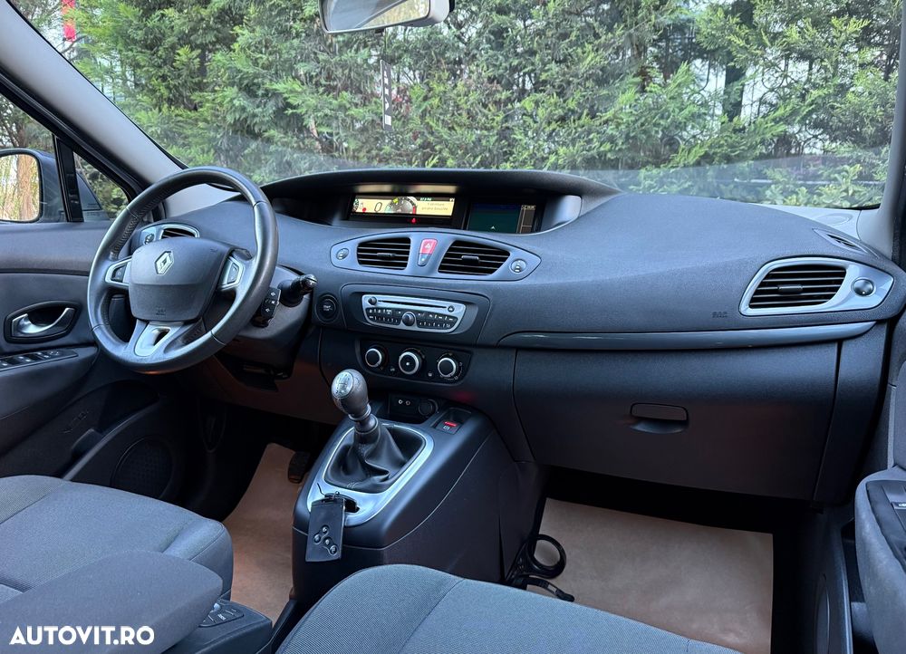 Renault Grand Scenic - 12