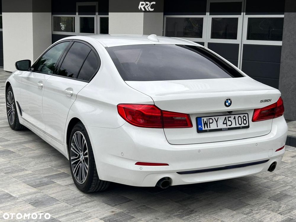 BMW Seria 5 530i Sport Line - 13