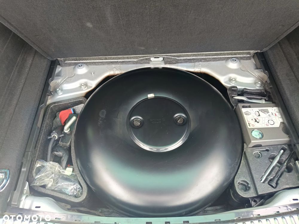 Volkswagen Touareg - 2