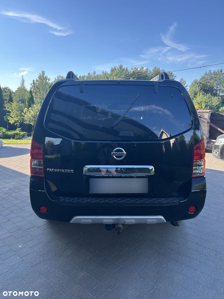 Nissan Pathfinder 2.5 D XE - 12