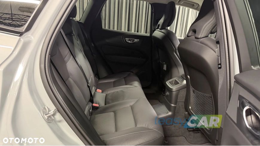 Volvo XC 60 T6 Plug-In Hybrid AWD Ultra Dark - 16