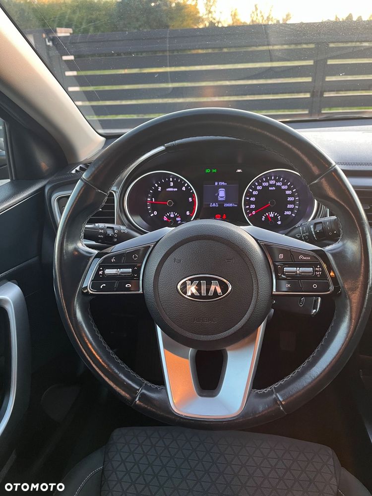 Kia Ceed - 27