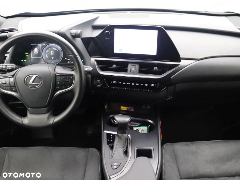 Lexus UX - 9
