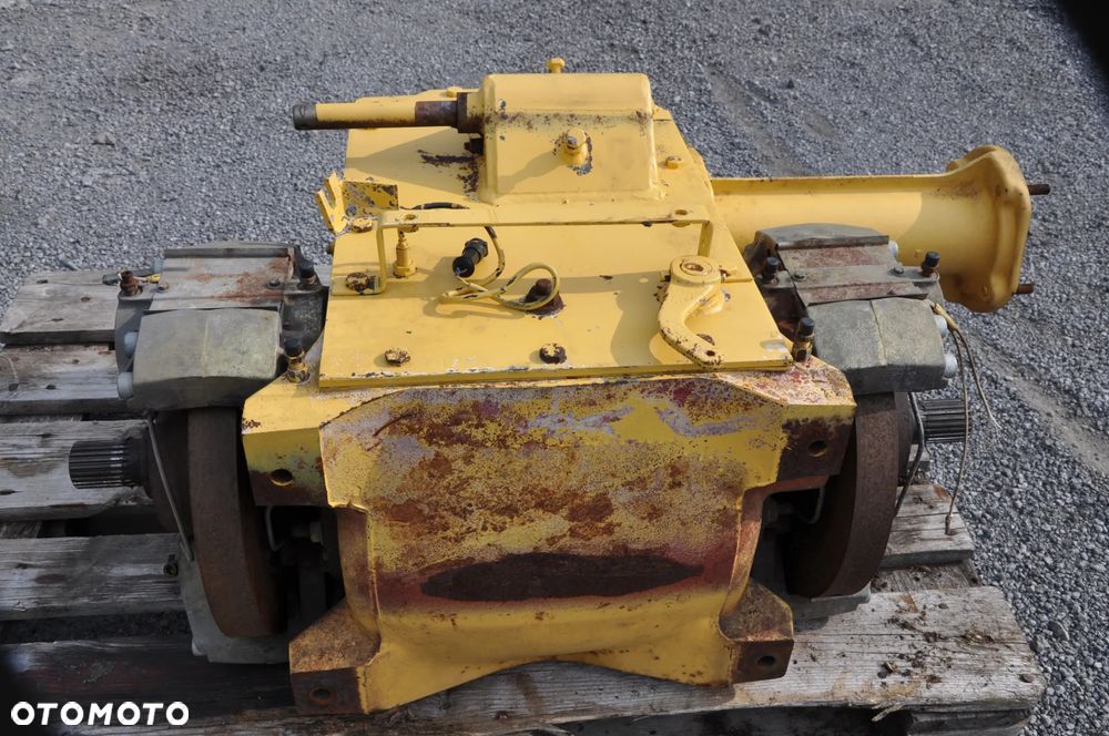 WAŁ PÓŁOŚ KOŁO PASOWE NEW HOLLAND TF 78 TX66 - 32