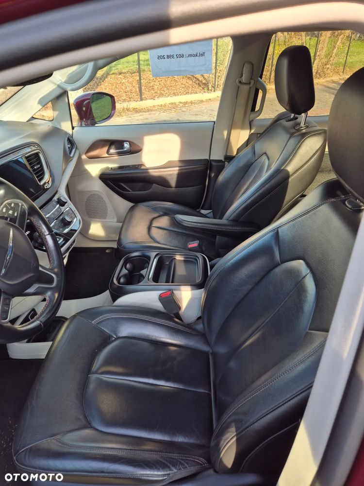 Chrysler Pacifica - 8