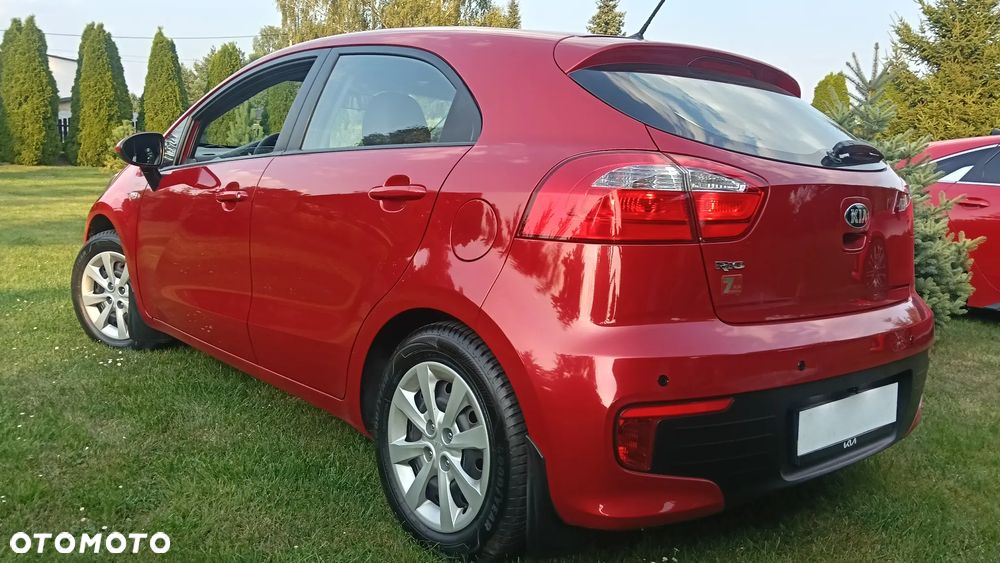 Kia Rio 1.2 L - 8