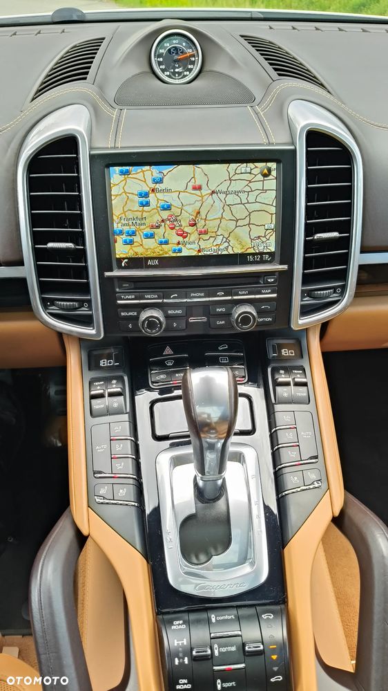 Porsche Cayenne Platinum Edition - 34