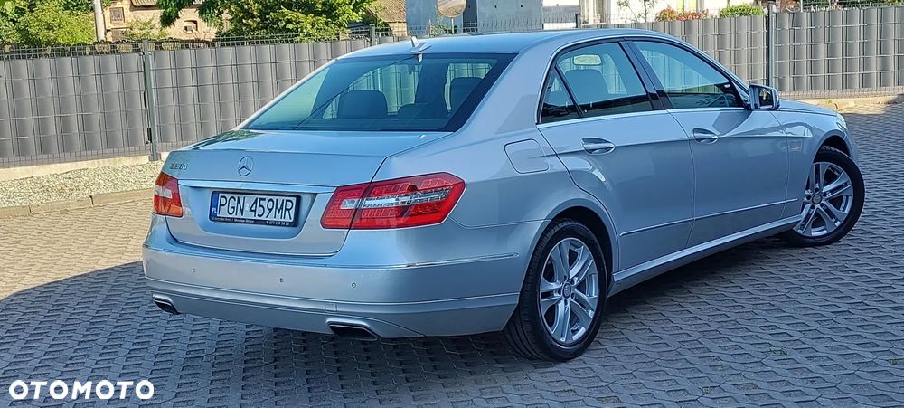 Mercedes-Benz Klasa E 200 CGI BlueEFFICIENCY 7G-TRONIC Avantgarde - 23