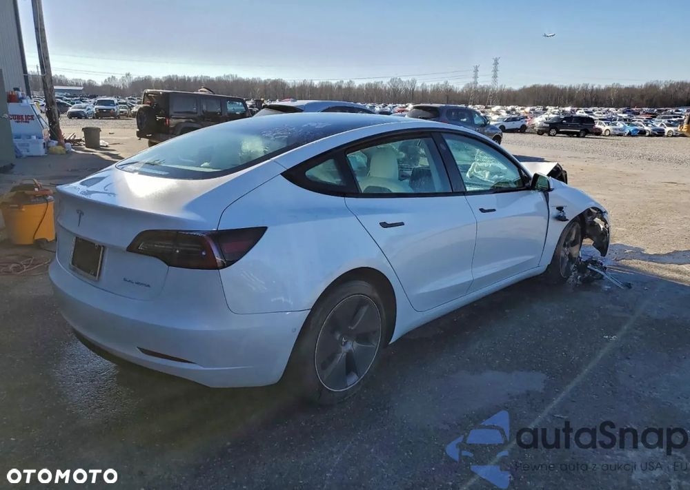Tesla Model 3 - 3