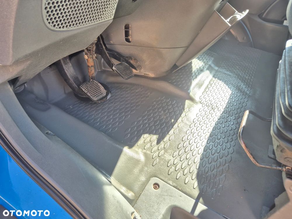 Iveco DAILY 40C18 180KM DO PRZEWOZU ZWIERZAT BYDŁA KONIOWÓZ - 30
