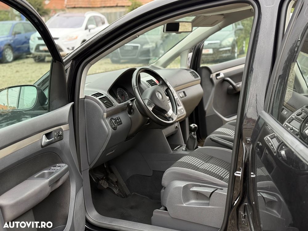 Volkswagen Touran 1.9 TDI DPF Blue Motion Highline - 9