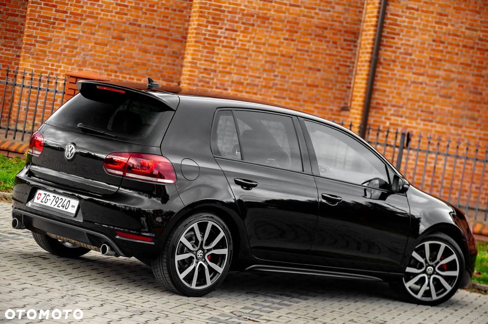 Volkswagen Golf 2.0 GTI DSG adidas - 17