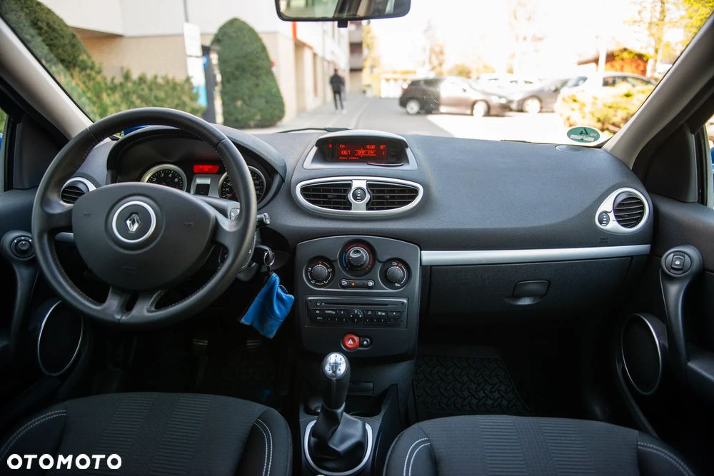 Renault Clio 1.2 16V Confort Authentique - 26
