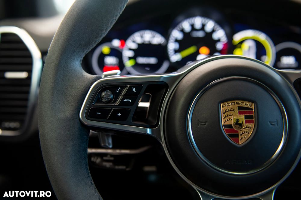 Porsche Cayenne - 21