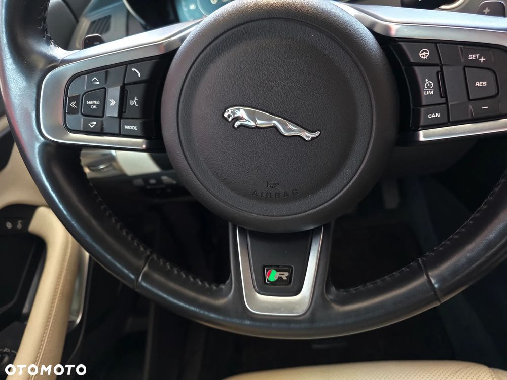 Jaguar E-Pace 2.0 P250 mHEV AWD R-Dynamic SE - 8